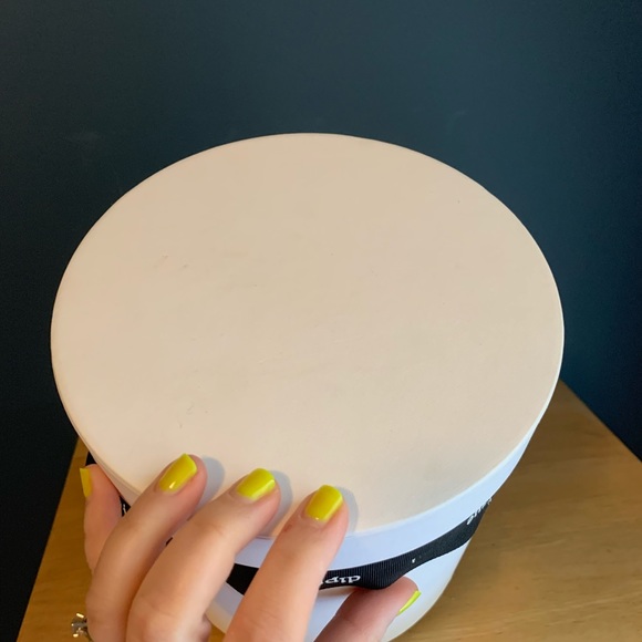 Diptyque Baies container for a 51.3 Oz candle - Picture 3 of 4